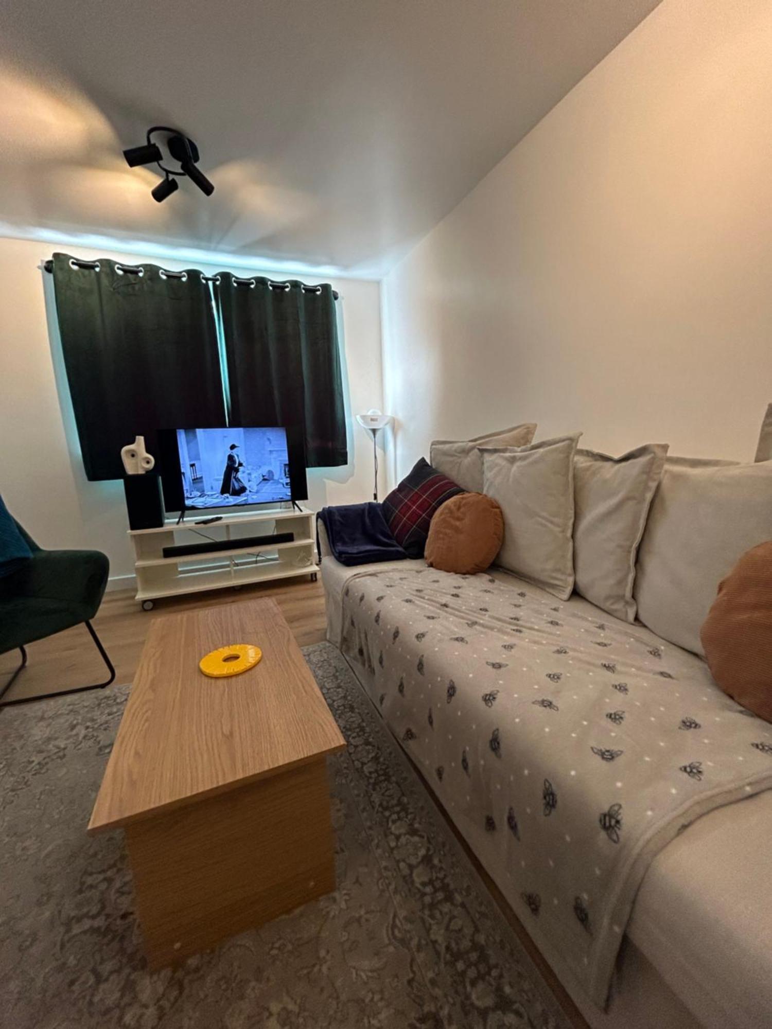 Woodhouse Apartment Лидс Экстерьер фото